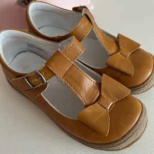 L’amour Leather Mary Janes Girls size 12
